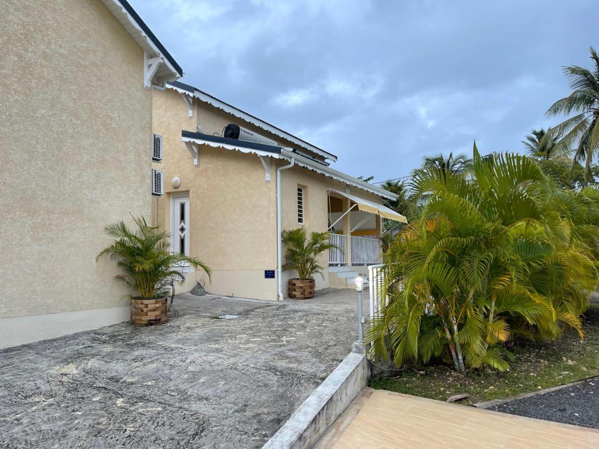 Les Villas Sarah Le Moule Exterior photo