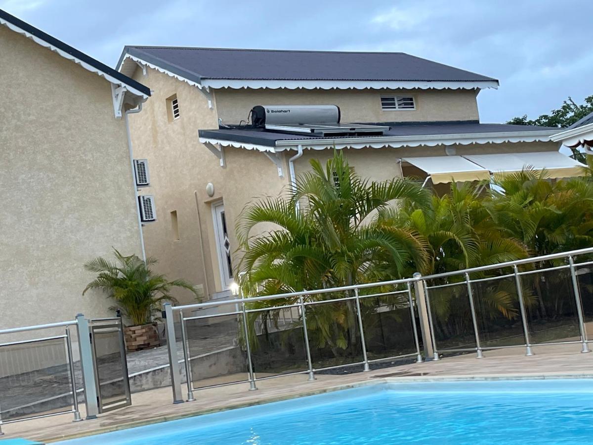 Les Villas Sarah Le Moule Exterior photo