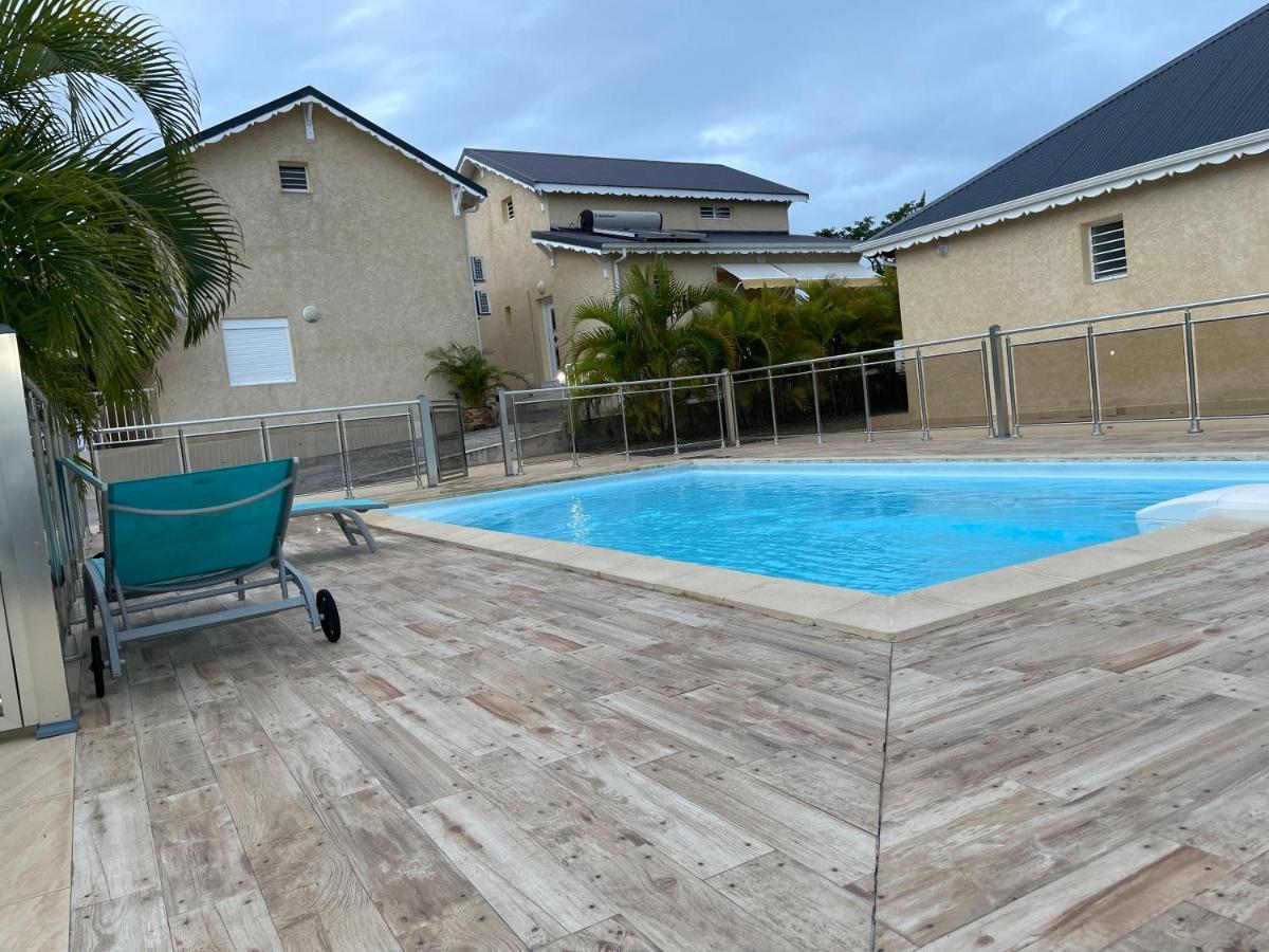 Les Villas Sarah Le Moule Exterior photo